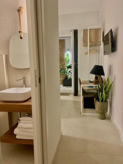 Almari Bed & Breakfast กาญารี ภายนอก รูปภาพ